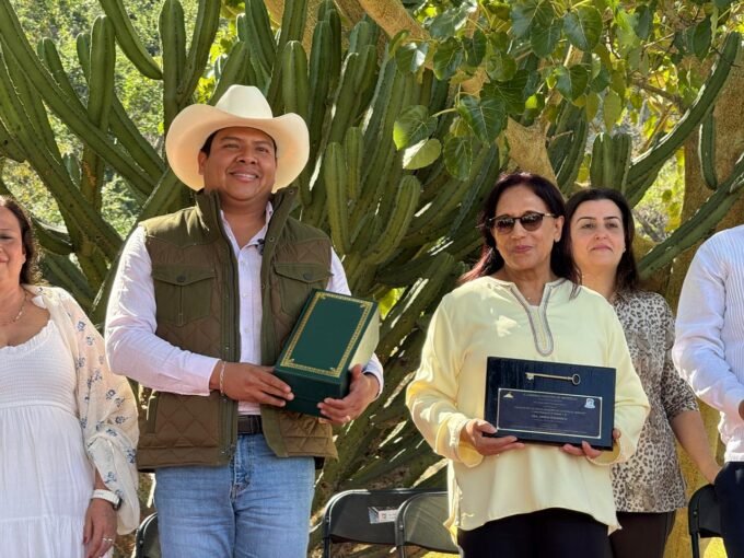 Amina Bouayach receiving the symbolic key to Jantetelco, Mexico, for her global human rights efforts.