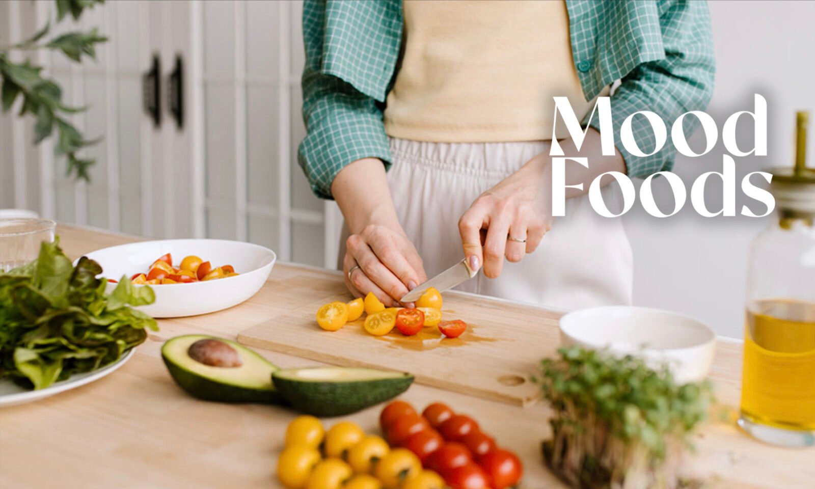 A vibrant assortment of anti-inflammatory foods including berries, leafy greens, olive oil, and spices, promoting brain health and cognitive function.