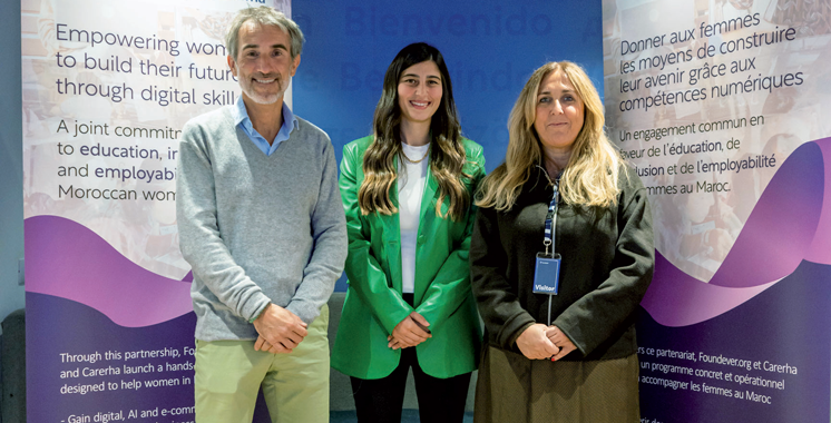 Le Maroc Accueille «Business Mama»: Foundever.org et Carerha Révolutionnent l'Autonomisation Digitale Féminine 3 Femmes marocaines participant à une formation en marketing digital et entrepreneuriat du programme Business Mama.