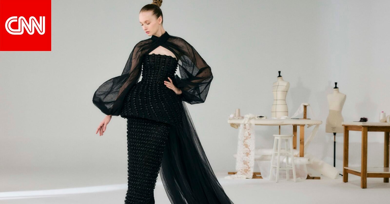 مصمما الأزياء جورج قزي وأسعد أسطا يستعرضان تصاميمهما الفريدة.