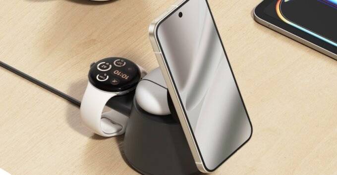 Belkin UltraCharge Modular Charging Dock with various smartwatch charging pucks and a smartphone, alongside the UltraCharge Pro Power Bank 10K.