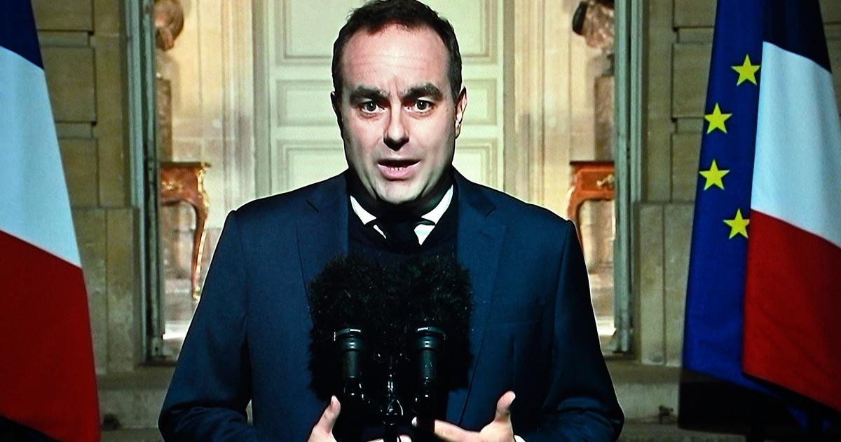 Sébastien Lecornu s'exprimant lors d'un discours à Matignon sur les négociations du budget 2026.