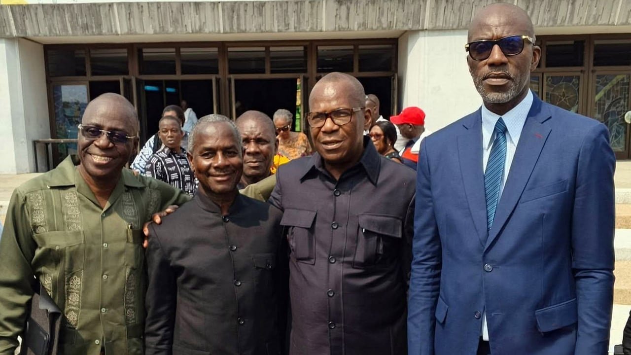 Affaire Calice Yapo Yapo : Le bras droit de Tidjane Thiam face à la justice, la Côte d'Ivoire retient son souffle 3 Calice Yapo Yapo en prière à la cathédrale Saint-Paul d'Abidjan après sa libération.