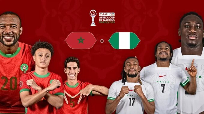 Les équipes du Maroc et du Nigeria s'affrontent sur le terrain du Stade Prince Moulay Abdellah lors de la demi-finale de la CAN 2024.