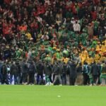 Le logo de la CAF sur un fond de terrain de football, symbolisant le verdict disciplinaire de la Coupe d'Afrique des Nations 2025.