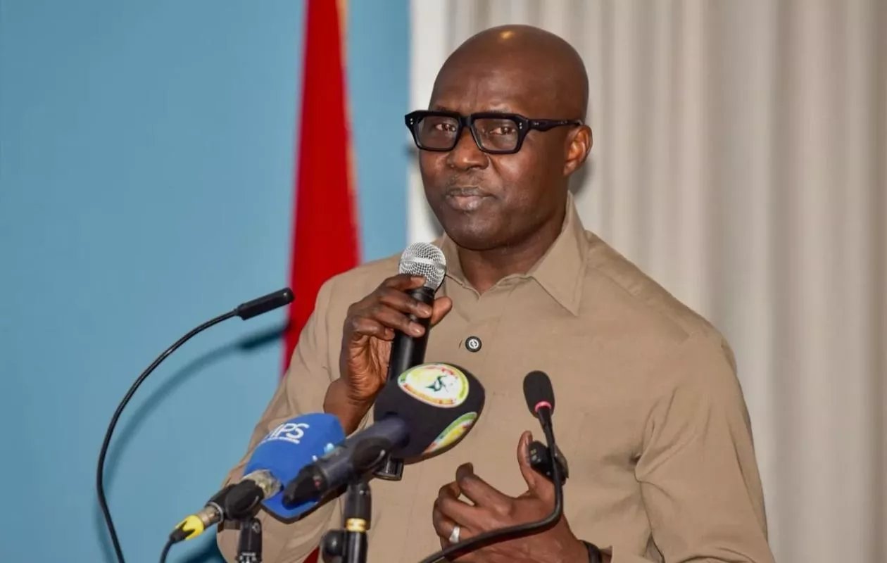 Abdoulaye Fall, président de la Fédération sénégalaise de football, s'exprimant lors d'une conférence de presse.