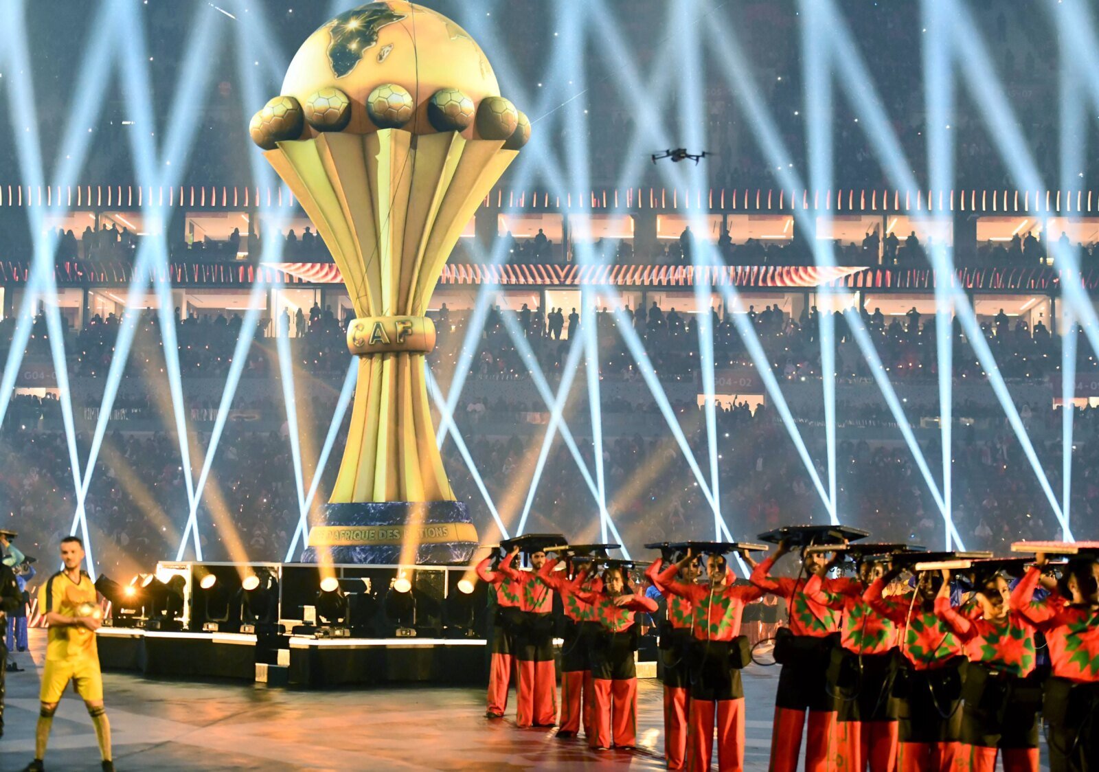 Ryad Mezzour, ministre marocain de l'Industrie et du Commerce, annonçant les recettes prévisionnelles de la CAN 2025 et l'avancement des infrastructures pour le Mondial 2030.