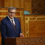 Le Chef du gouvernement Aziz Akhannouch s'exprimant lors d'une séance plénière à la Chambre des conseillers, discutant du succès de la CAN 2025 au Maroc.