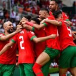 Les joueurs de l'équipe nationale marocaine célèbrent leur qualification pour la finale de la CAN 2025 après leur victoire en demi-finale.