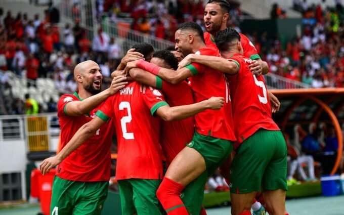 Les joueurs de l'équipe nationale marocaine célèbrent leur qualification pour la finale de la CAN 2025 après leur victoire en demi-finale.
