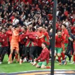 CAN 2025 : Le Maroc Démontre sa Maîtrise Tactique face au Nigeria en Demi-Finale 8 Yassine Bounou célébrant après un arrêt de penalty lors de la demi-finale de la CAN 2025 entre le Maroc et le Nigeria.