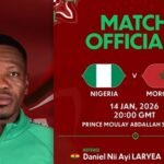 Daniel Nii Ayi Laryea, arbitre ghanéen, prêt à diriger la demi-finale de la CAN 2025 entre le Maroc et le Nigeria.