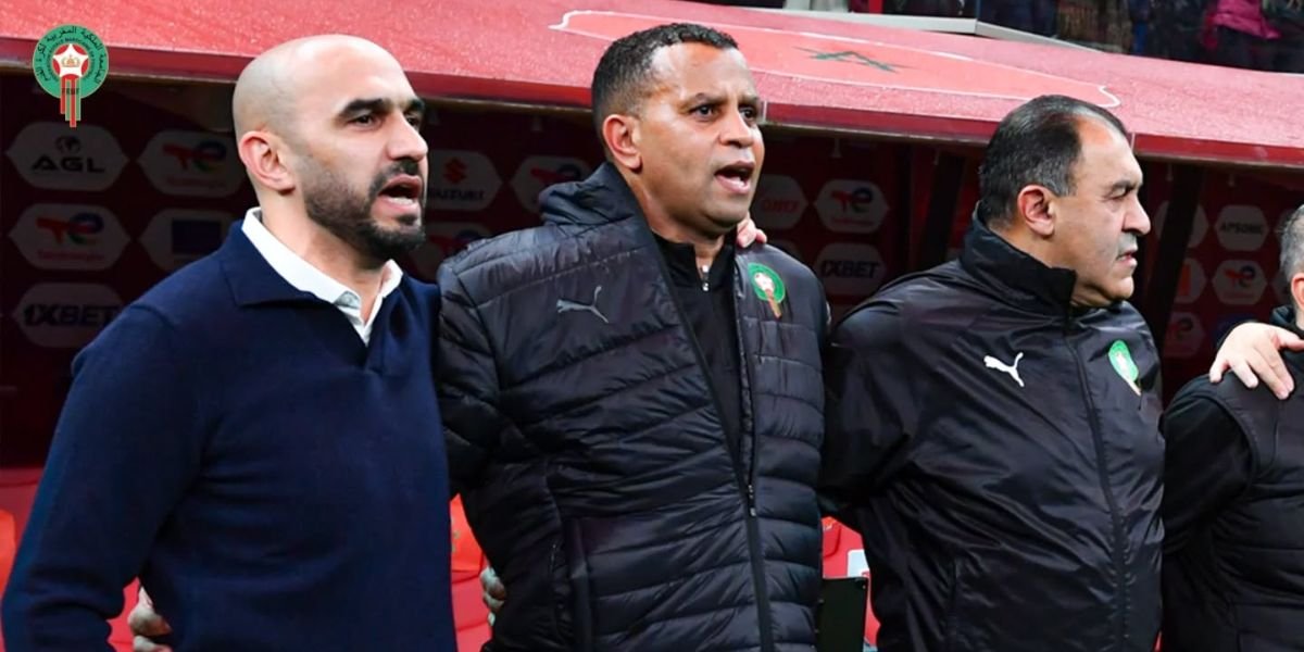 Joueurs du Maroc et du Nigeria en pleine action lors de la demi-finale de la CAN 2025, sur un terrain de football.