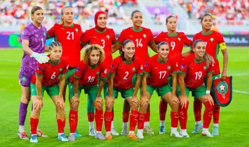 Tirage au sort de la CAN Féminine 2026 au Complexe Mohammed VI de football à Salé, montrant les drapeaux des nations participantes.