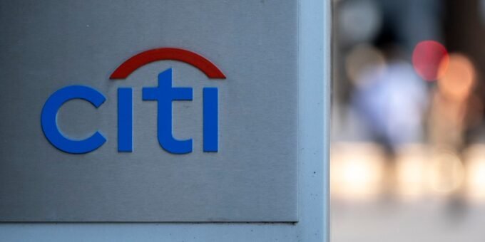 Mark Mason, outgoing Citi CFO, and Gonzalo Luchetti, incoming Citi CFO, symbolizing leadership transition