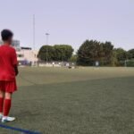 Le stade du Panorama à Fontenay-aux-Roses, terrain d'entraînement de l'Association sportive fontenaisienne, sous un ciel nuageux.