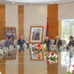 Le ministre marocain Abdeltif Loudyi et son homologue pakistanais Muhammad Asif Khawaja lors de la signature d'un accord de défense à Rabat.