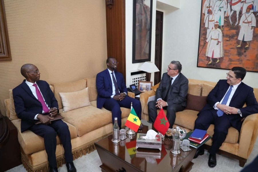 Aziz Akhannouch et Ousmane Sonko lors de la 15ème Grande Commission Mixte de Coopération à Rabat.