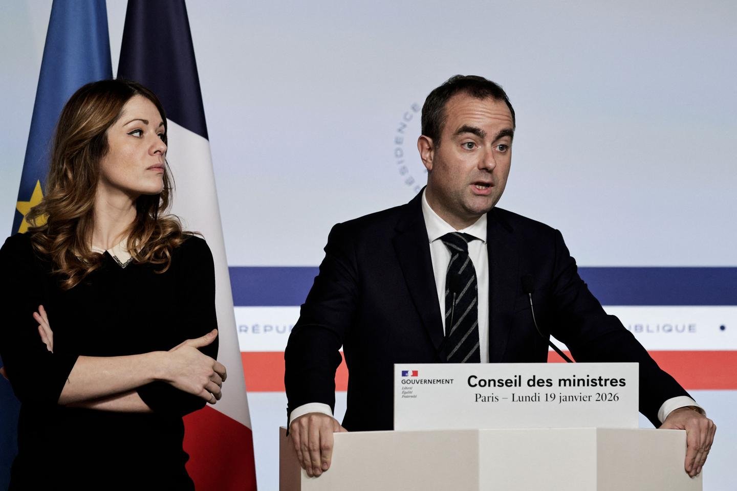 Sébastien Lecornu et Maud Bregeon à Matignon, Paris, le 19 janvier 2026, suite à l'annonce du recours au 49.3.
