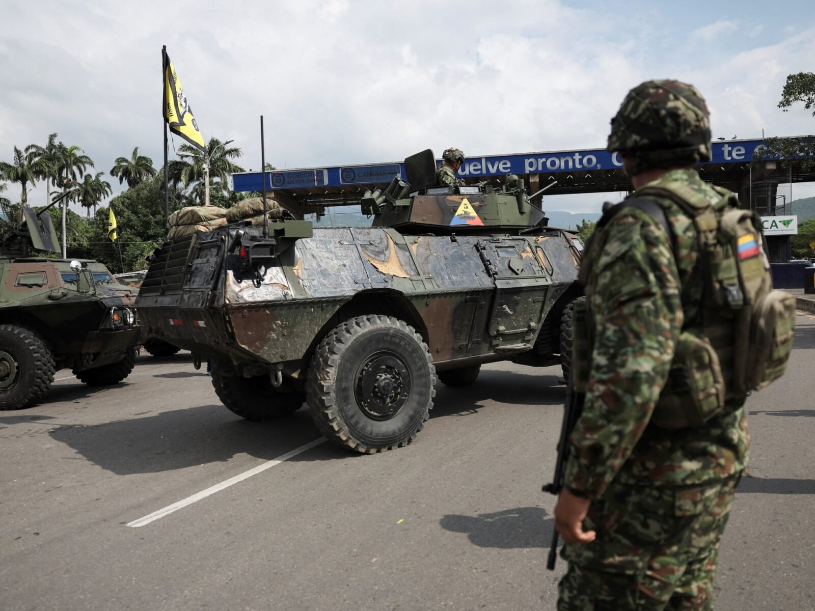 جندي كولومبي على الحدود مع فنزويلا