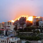 صورة تظهر آثار ضربة إسرائيلية في منطقة القناريت جنوب لبنان، تعكس استمرار التوتر والانتهاكات.