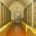 الذهب يتألق: توترات جيوسياسية وضعف الدولار يدعمان صعود المعدن الأصفر 8 صورة لسبائك الذهب ترمز للملاذ الآمن في الأسواق المالية