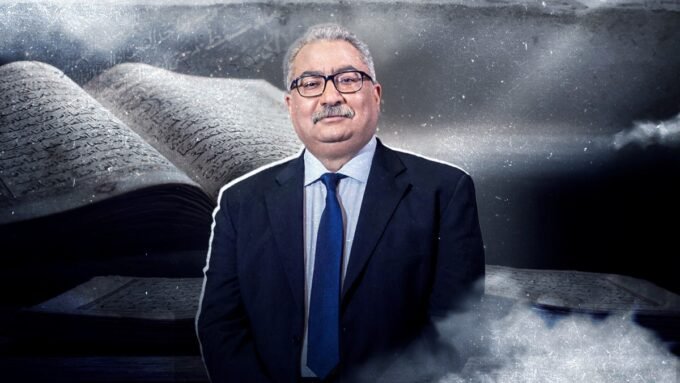 صورة توضيحية لمخطوطة عربية قديمة أو رمز يمثل الوحي الإلهي والرسالة النبوية.