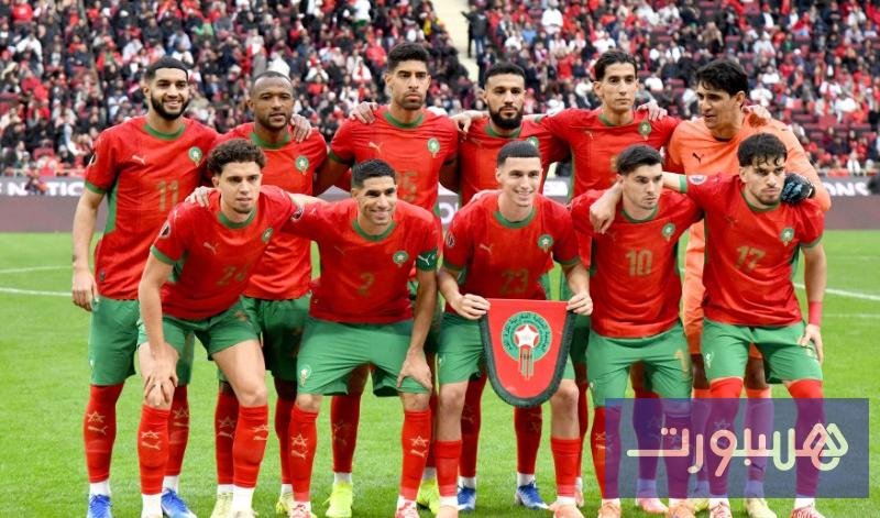 لاعبو المنتخب المغربي يحتفلون بفوزهم على تنزانيا في كأس أمم إفريقيا 2025.