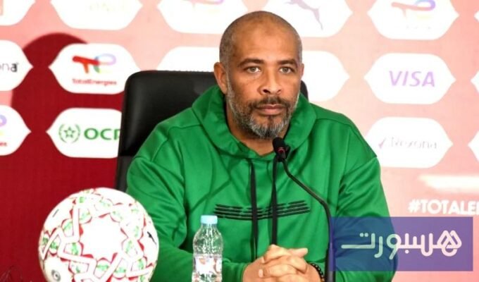 مدرب نيجيريا إريك شيلي يتحدث في مؤتمر صحفي بعد مباراة كأس أمم إفريقيا، معبراً عن مشاعره.