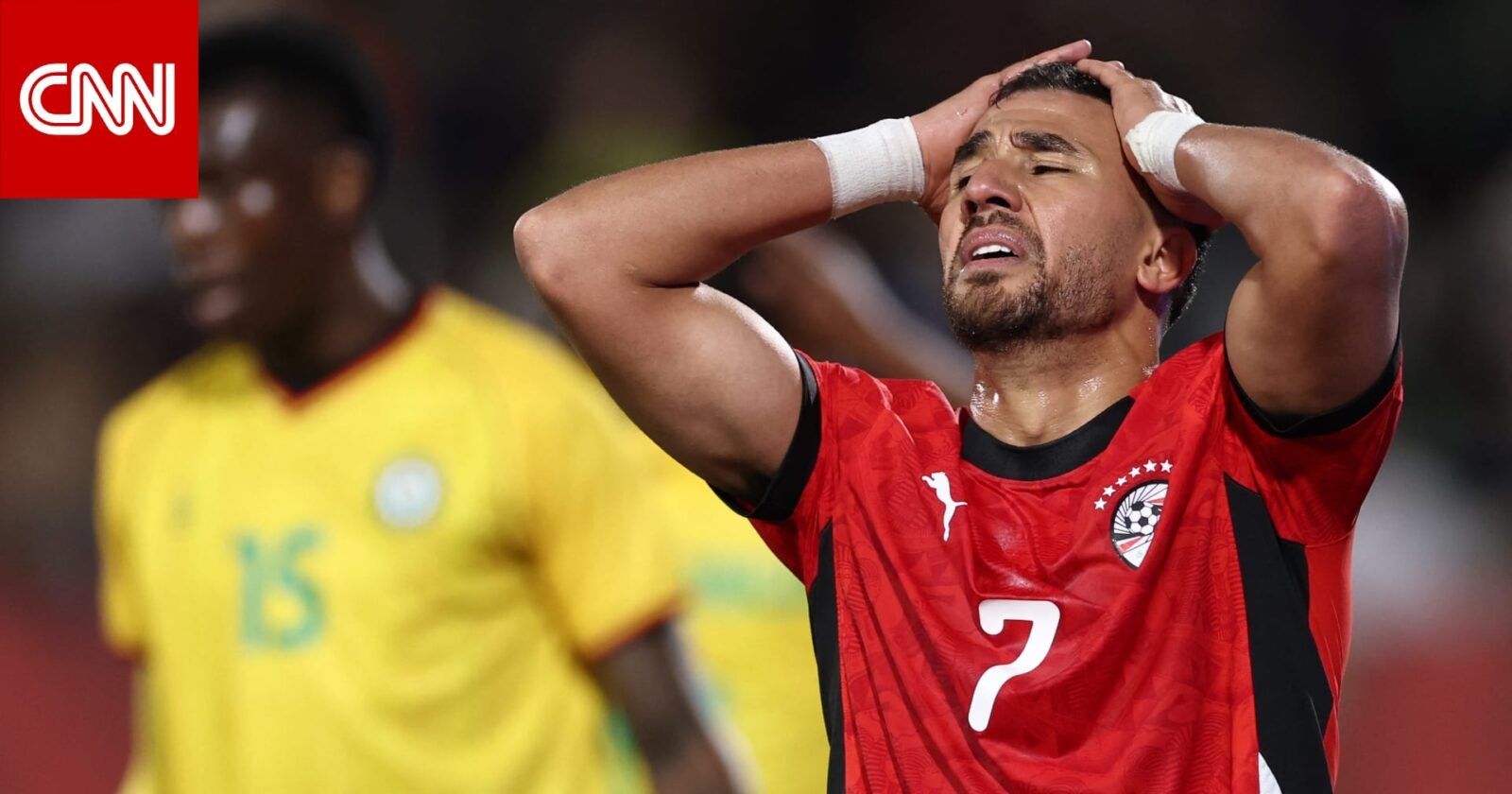 صورة للاعب كرة قدم مصري خلال مشاركته في بطولة كأس الأمم الإفريقية