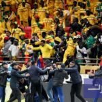 صورة لجياني إنفانتينو، رئيس الفيفا، مع شعار كأس أمم إفريقيا، تعبر عن إدانته لأحداث النهائي.