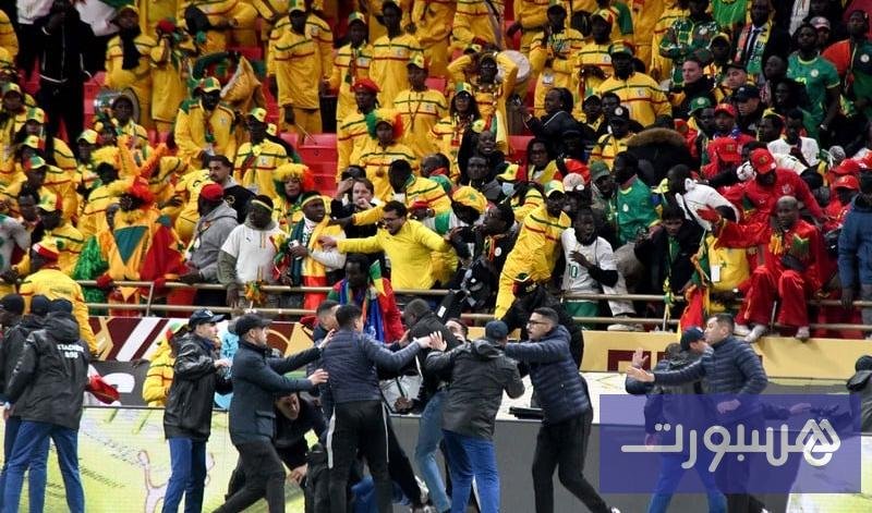 إنفانتينو يطالب الكاف بإجراءات حاسمة بعد فوضى نهائي كأس إفريقيا 3 صورة لجياني إنفانتينو، رئيس الفيفا، مع شعار كأس أمم إفريقيا، تعبر عن إدانته لأحداث النهائي.