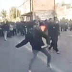 متظاهرون يهاجمون مبنى حكوميًا في فسا، جنوب إيران، خلال احتجاجات ديسمبر 2025