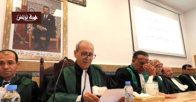 صورة لمسؤولين قضائيين وسلطات ترابية خلال حفل افتتاح السنة القضائية الجديدة بمحكمة الاستئناف بتازة.