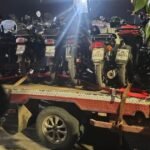 مراكش: حملات أمنية مكثفة بالمنطقة الرابعة تسفر عن توقيفات وحجز مركبات 8 صورة لرجال الأمن خلال حملة أمنية في أحياء المحاميد بمراكش