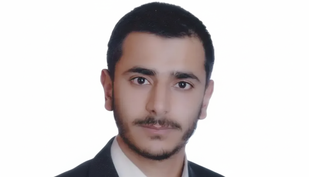 صورة تجمع بين مخطوطة عربية قديمة وكتاب شعر حديث، ترمز للتجديد الشعري عبر العصور