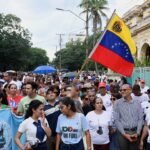 متظاهرون كوبيون في هافانا يحتجون على العمل العسكري الأمريكي ضد فنزويلا.