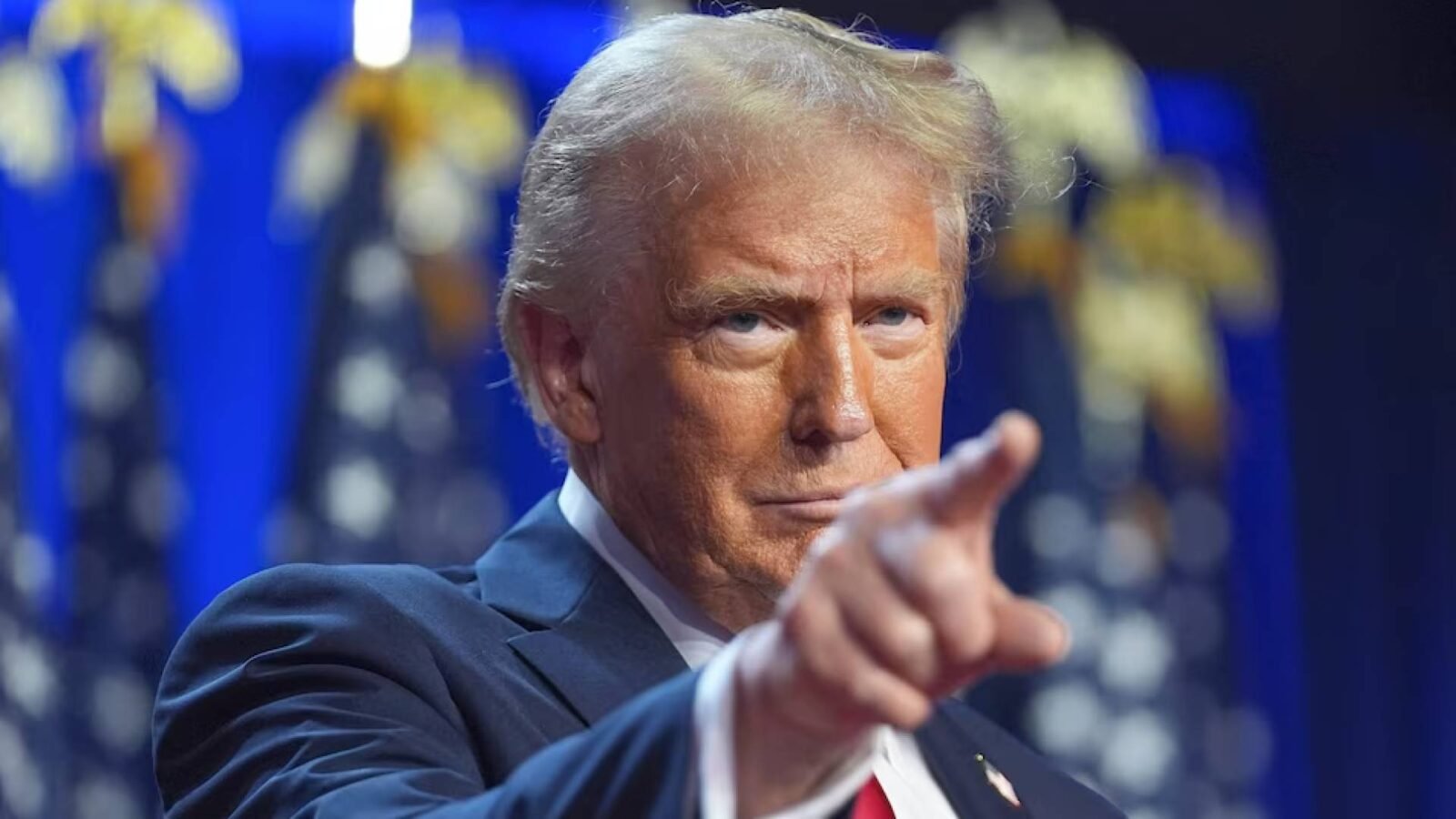 الرئيس الأمريكي دونالد ترامب يتحدث عن التهديدات الإيرانية والرد العسكري المحتمل.