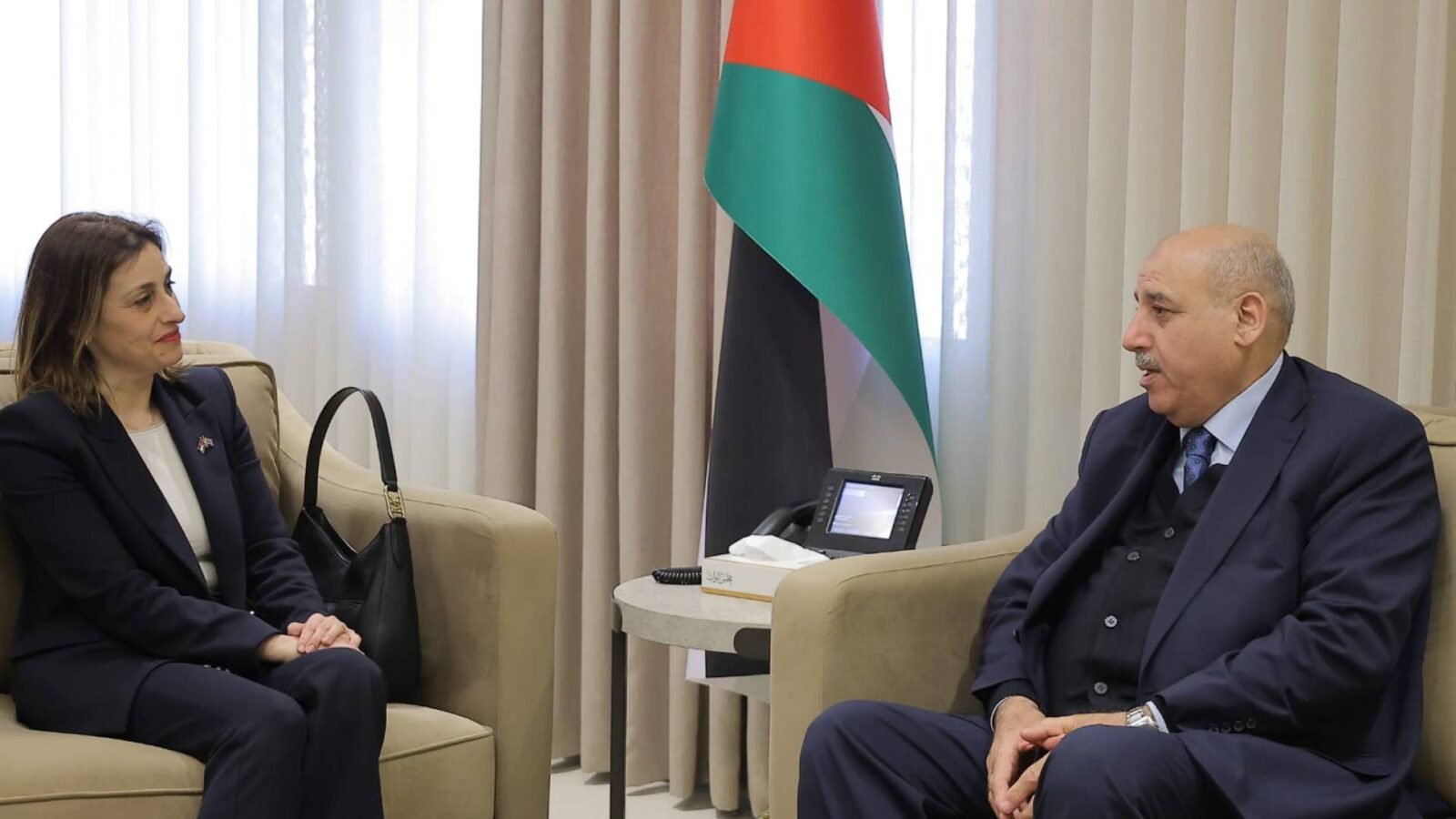 رئيس مجلس النواب الأردني مازن القاضي يستقبل السفيرة اليونانية إيريني ريغا في عمان.