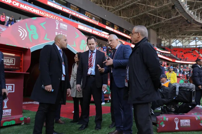 المغرب يستعرض خبراته الأمنية أمام وفد FBI استعداداً لكأس إفريقيا ومونديال 2030 3 وفد مكتب التحقيقات الفدرالي الأمريكي يطلع على الترتيبات الأمنية بملعب مولاي الحسن بالرباط.