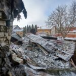 موقع هجوم روسي على مبنى سكني في خاركيف، شمال شرق أوكرانيا.