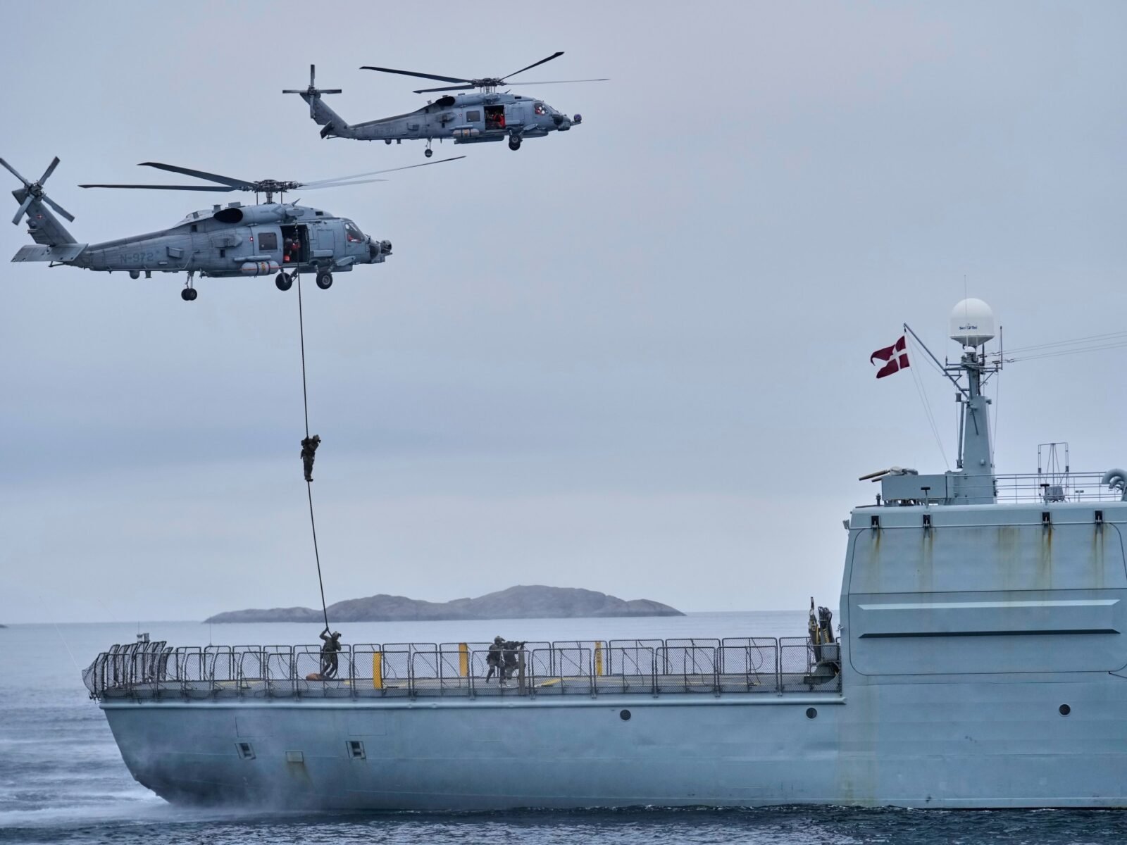 تصاعد التوتر حول غرينلاند: واشنطن تلوح بالخيار العسكري وأوروبا ترفض التهديدات 3 قوات عسكرية دنماركية تشارك في تدريبات بالقطب الشمالي، غرينلاند
