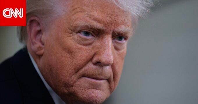 صورة أرشيفية للرئيس الأمريكي دونالد ترامب يتحدث في مؤتمر صحفي.