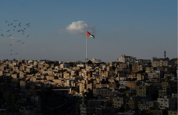 خريطة طقس الأردن توضح درجات الحرارة والظواهر الجوية المتوقعة.