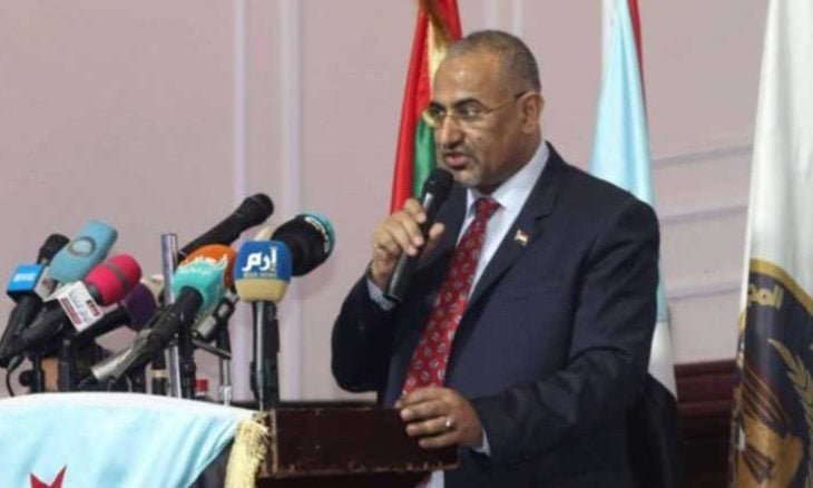 صورة لرئيس المجلس الانتقالي الجنوبي في اليمن يتحدث عن مستقبل الجنوب
