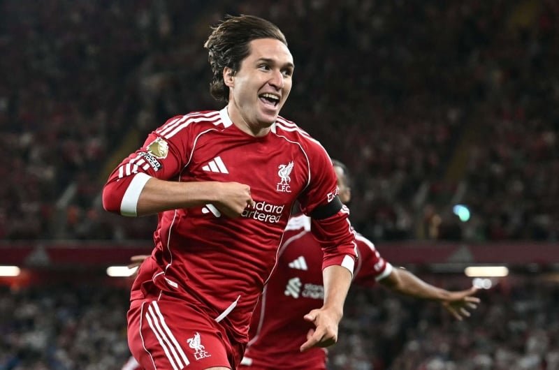 صورة تجمع بين رموز التعاون العسكري المغربي الإسرائيلي ولقطات من مباريات المنتخب المغربي في كأس أمم إفريقيا.