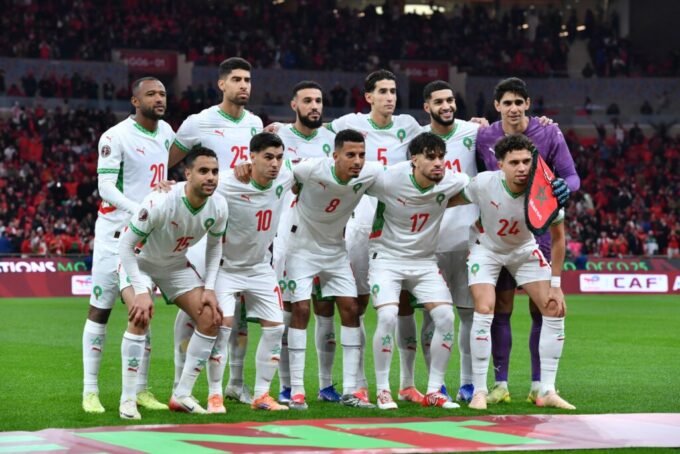 صورة جماعية للمنتخب المغربي لكرة القدم قبل مباراة هامة في كأس إفريقيا