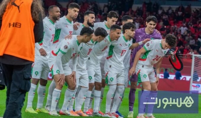 لاعبو المنتخب المغربي يحتفلون خلال مباراة في كأس إفريقيا 2025
