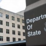 تصاعد التوترات الأمنية: واشنطن تأمر بإجلاء موظفيها من النيجر وهجمات دامية تهز نيجيريا 6 خريطة إفريقيا تبرز النيجر ونيجيريا، مع رموز تشير إلى التوترات الأمنية والوجود الدبلوماسي الأمريكي.