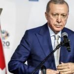 الرئيس التركي رجب طيب أردوغان ووزير الخارجية الإيراني عباس عراقجي خلال لقائهما في تركيا.